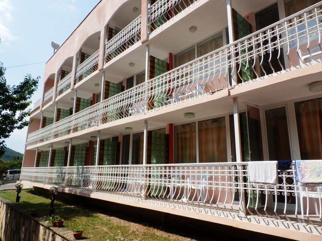 Olimpia Supersnab Hotel Балчик Екстериор снимка